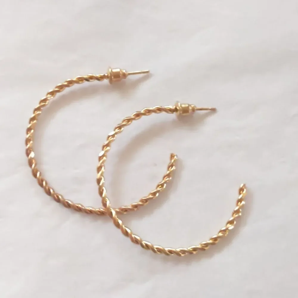 Gold Hoop Earrings Thin Rope 1.5" - Picture 1 of 7